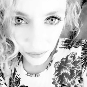 Meet your Posher, Dee dee